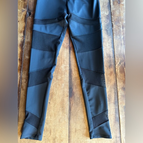 Onzie Women's Black Mesh Bandage Paneled Yoga Pants - Picture 5 of 12